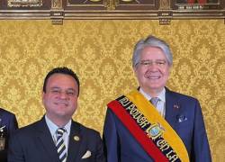Esteban Bernal junto al expresidente Guillermo Lasso en el Palacio de Carondelet.