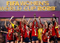 Las jugadoras de la selección española celebran su victoria ante Inglaterra en la final del Mundial de Fútbol femenino en Sídney, Australia.