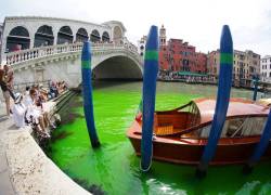 El cambio en el color del agua fue reportado por los residentes, informó en Twitter el presidente de la región del Véneto, Luca Zaia.