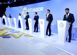 Yaku Pérez, Bolívar Armijos, Luisa González, Xavier Hervas, Daniel Noboa, Otto Sonnenholzner y Jan Topic, durante el Debate Presidencial.
