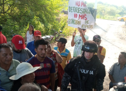 Habitantes de la comuna Olón, donde se registra la intervención en el área protegida, reportan, además de la tala de vegetación, que efectivos de la Policía han llegado a custodiar el área.