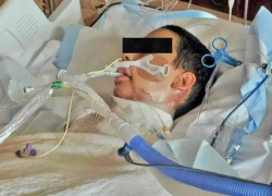 Fotografía de Corey durante su hospitalización. El menor de edad despertó tras ser inducido a coma por dos semanas y ya ha sido dado de alta.