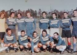 Numa Turcatti con su equipo antes del accidente aéreo de Los Andes en 1972.