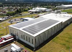 En la cubierta de la planta Suyana de PepsiCo Alimentos Ecuador se instalaron 996 paneles fotovoltaicos.