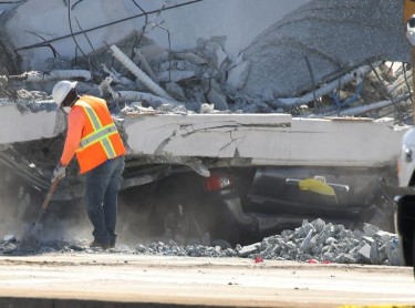 Impactantes imágenes del puente que colapsó en Miami
