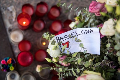 Las Ramblas se llena de flores en memoria a las víctimas del atentado en Barcelona