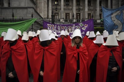 La distopia feminista de Atwood, presente en Argentina