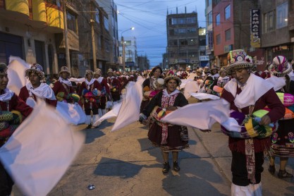 La tradicional fiesta de la Virgen de la Candelaria, en Perú
