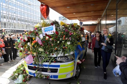Estocolmo se paraliza por un minuto para rendir homenaje a las víctimas del terrorismo
