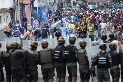 Oposición en Venezuela busca destituir a Nicolás Maduro