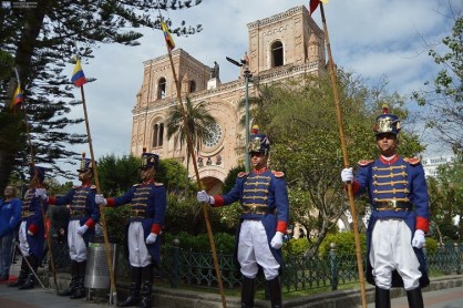 Cuenca celebra con desfiles y colores