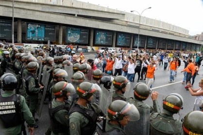 Bloquean marchas opositoras a favor de revocatorio en Venezuela
