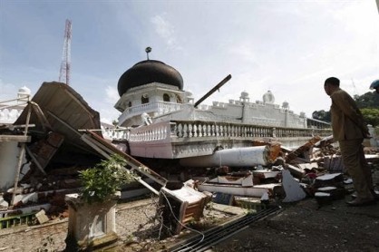 Indonesia tiembla dejando numerosas pérdidas humanas