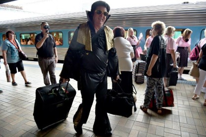 Esperando a Elvis Presley en la estación de Sídney