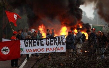 Barricadas y paros sectoriales en varias ciudades brasileñas