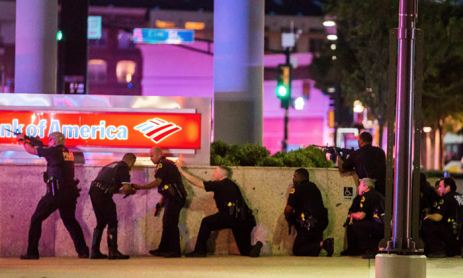 Caos en Dallas por protestas contra policías