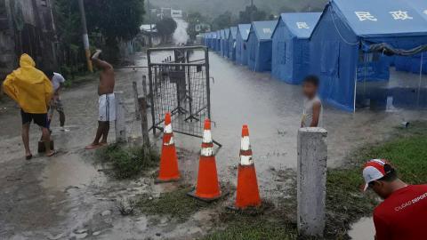 Intensa lluvia deja albergues afectados en Atacames