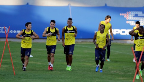 Ecuador entrena en Paraguay para lograr los tres puntos