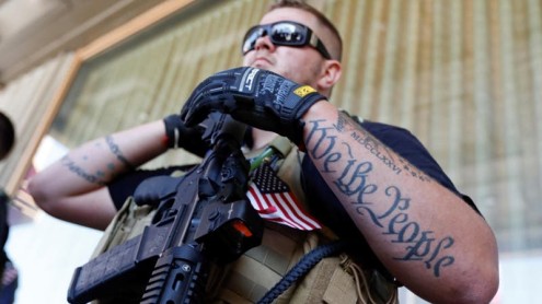 Defensores de portación de armas durante el segundo día de la Convención Nacional Republicana