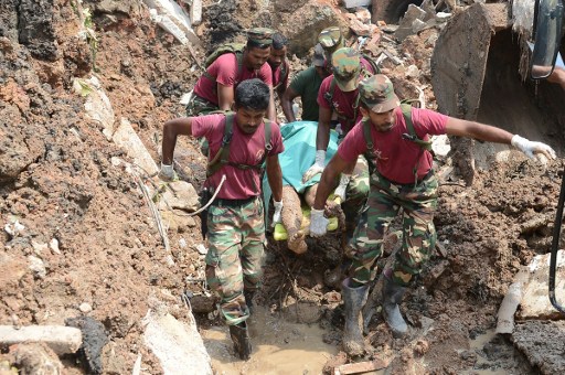 Al menos 16 personas mueren sepultadas por toneladas de basura en Sri Lanka