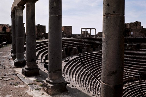 El EI dinamita parte del teatro romano y el Tetrapilón de Palmira