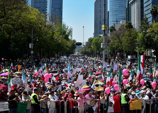 Mexicanos salen a las calles a protestar contra Trump