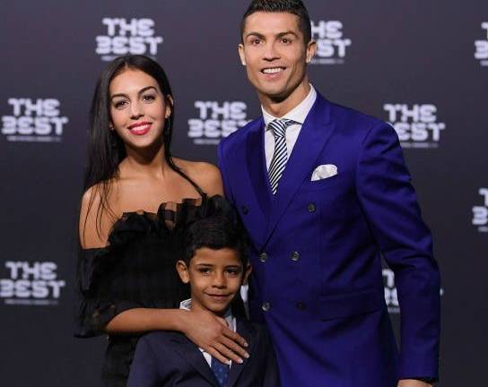 Ronaldo será padre de gemelos por gestación subrogada, según The Sun