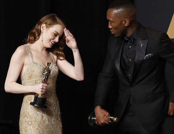 Emma Stone fue grabada llorando tras ganar Óscar
