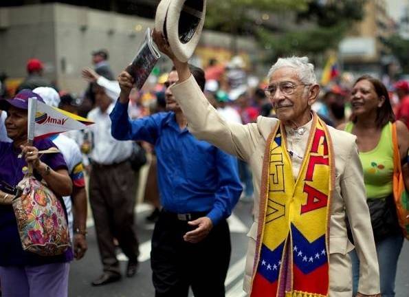 Los &quot;abuelos&quot; salen a la calle para protestar contra Maduro