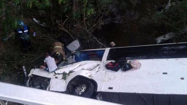 Caída de un autobús a un río deja 17 muertos y 35 heridos en Panamá