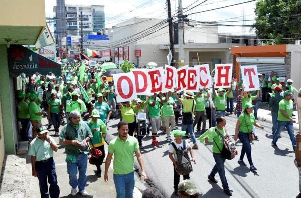 Miles marchan en R. Dominicana para exigir justicia por sobornos de Odebrecht