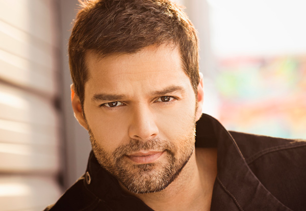 Ricky Martin dice que descubrió que era gay &quot;gracias a John Travolta&quot;
