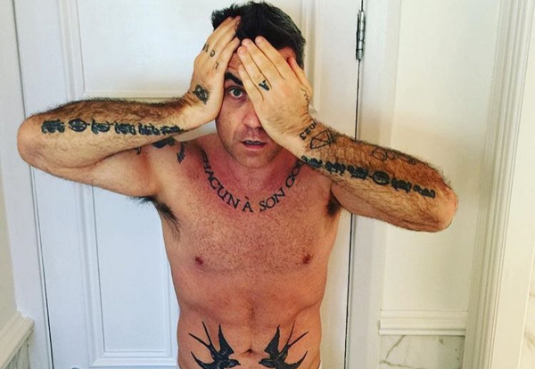 Robbie Williams estremece las redes con un inusual video