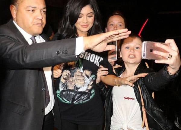 La violenta reacción de Kylie Jenner con una fanáctica