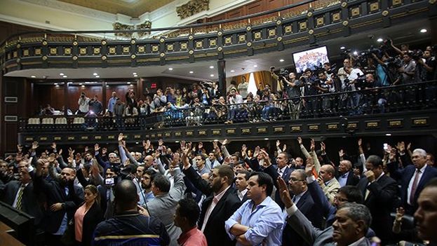 Fallo judicial deja sin fuero a parlamentarios venezolanos