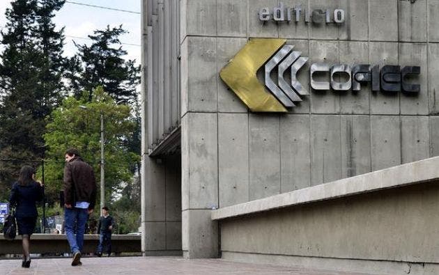 Correa concede indulto a expresidente del Banco Cofiec
