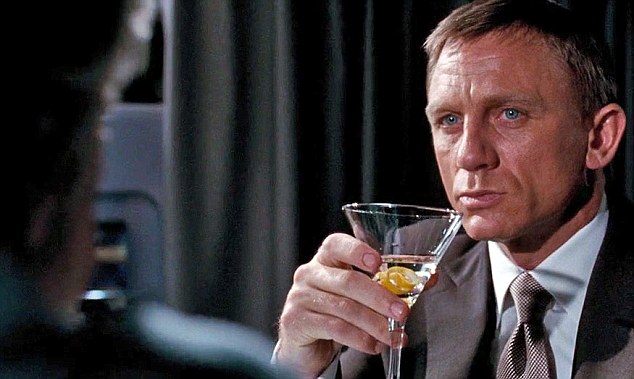 Daniel Craig es el James Bond más bebedor de todos