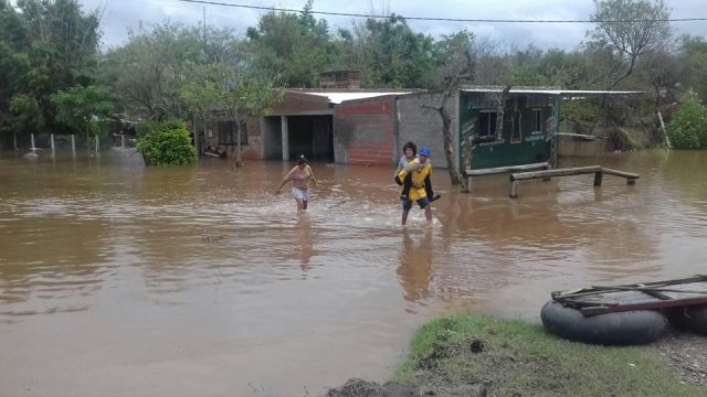 Más de 7 mil evacuados en Argentina por inundaciones