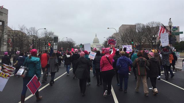 Miles asisten a la Marcha de Mujeres en Washington