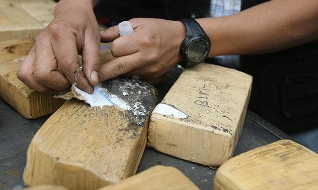 5 peruanos y 2 ecuatorianos, detenidos por tráfico de cocaína