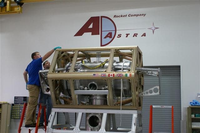 Empresa costarricense y NASA firman acuerdo para desarrollar motor de plasma