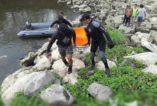 Hallan el cuerpo de un menor ahogado en canal de riego de Guayaquil