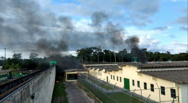 Decenas de muertos en sangriento motín en cárcel brasileña