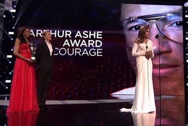 Caitlyn Jenner recibe el premio al valor &quot;Arthur Ashe&quot;