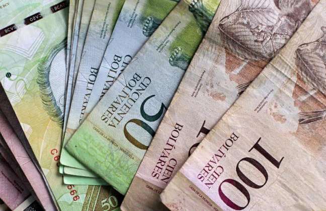 Venezuela comienza a decomisar billetes que ingresan por Colombia