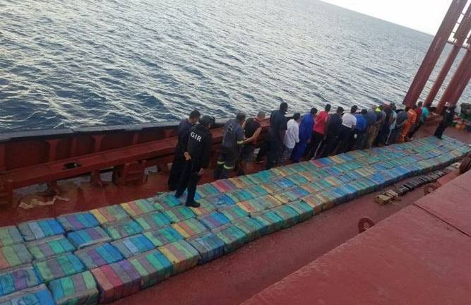 España captura dos barcos con 8 toneladas de cocaína
