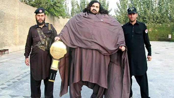 &quot;El Hulk paquistaní&quot;, el hombre que pesa 435 kilos y quiere ser el más fuerte del mundo