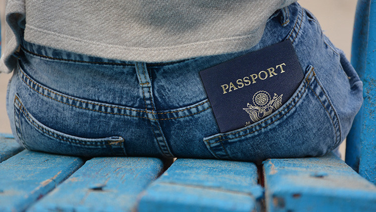 La infortunada fotografía de una joven en su nuevo pasaporte