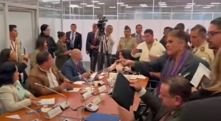 Enfrentamiento entre Mónica Palencia y Paola Cabezas. $!Enfrentamiento entre Mónica Palencia y Paola Cabezas.