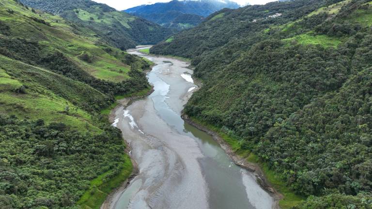 $!Fotografía del embalse e hidroeléctrica Paute, este jueves en la provincia del Azuay (Ecuador).